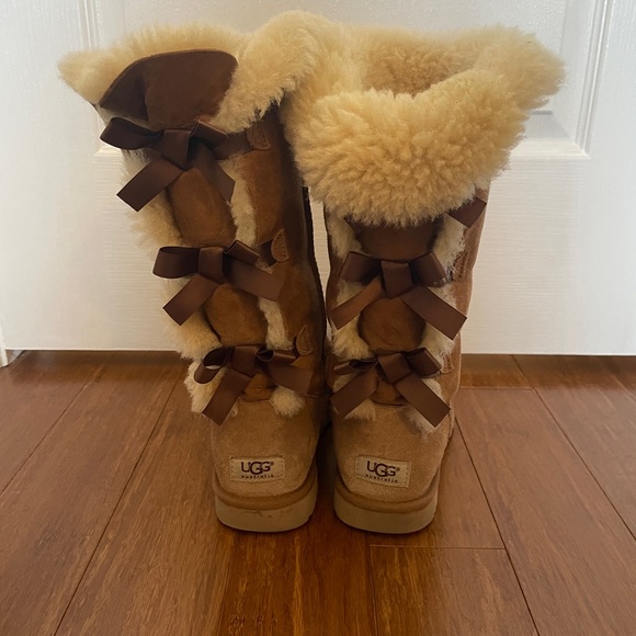 Ugg Boots - Picture 1 of 9